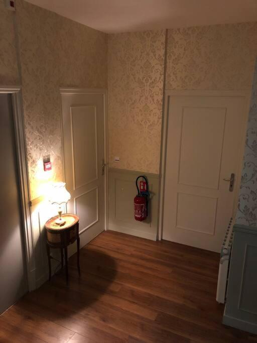 Les Roches : Maison De Caractere Pour 15 Personnes Saint-Romain (Cote-d'or)