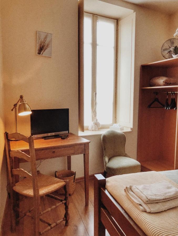 Les Roches : Maison De Caractere Pour 15 Personnes * Saint-Romain (Cote-d'or)
