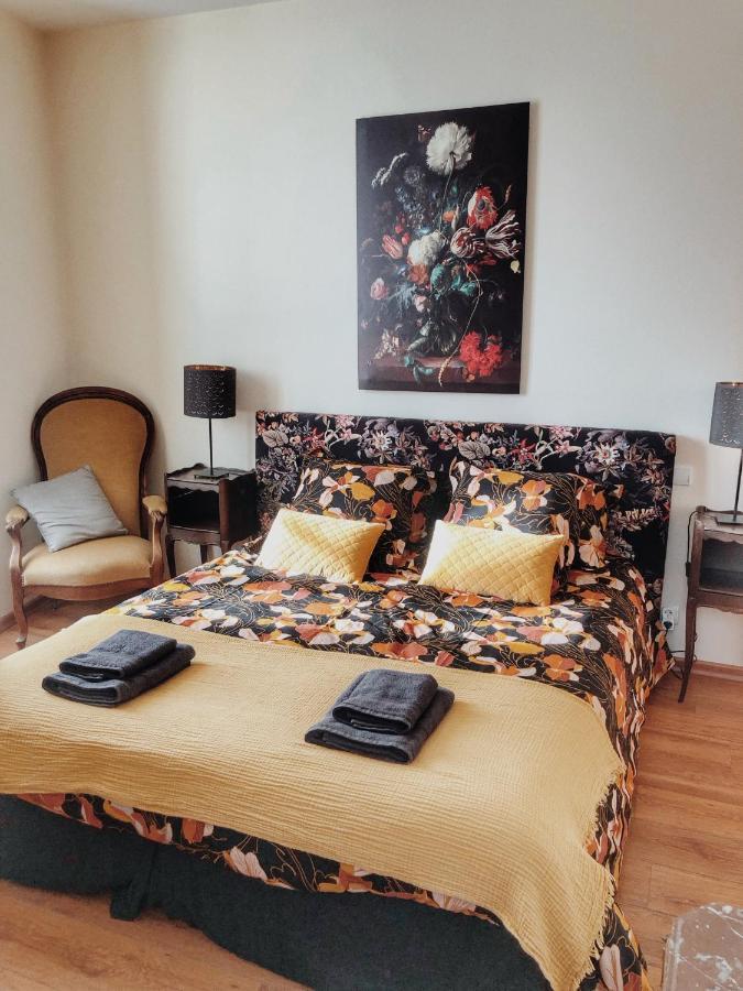 Les Roches : Maison De Caractere Pour 15 Personnes * Saint-Romain (Cote-d'or)