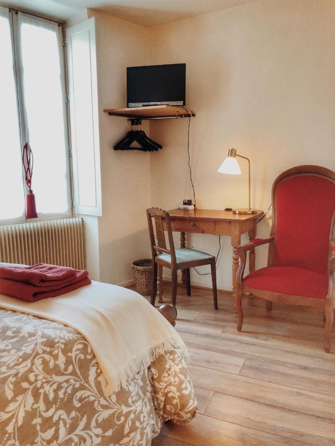 Hébergement de vacances Les Roches : Maison De Caractere Pour 15 Personnes