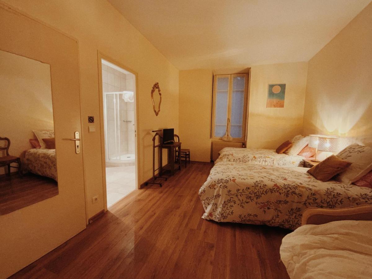 Les Roches : Maison De Caractere Pour 15 Personnes * Saint-Romain (Cote-d'or)