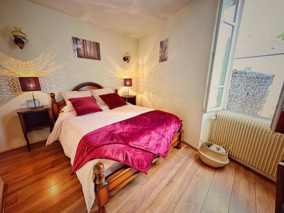 Hébergement de vacances Les Roches : Maison De Caractere Pour 15 Personnes *