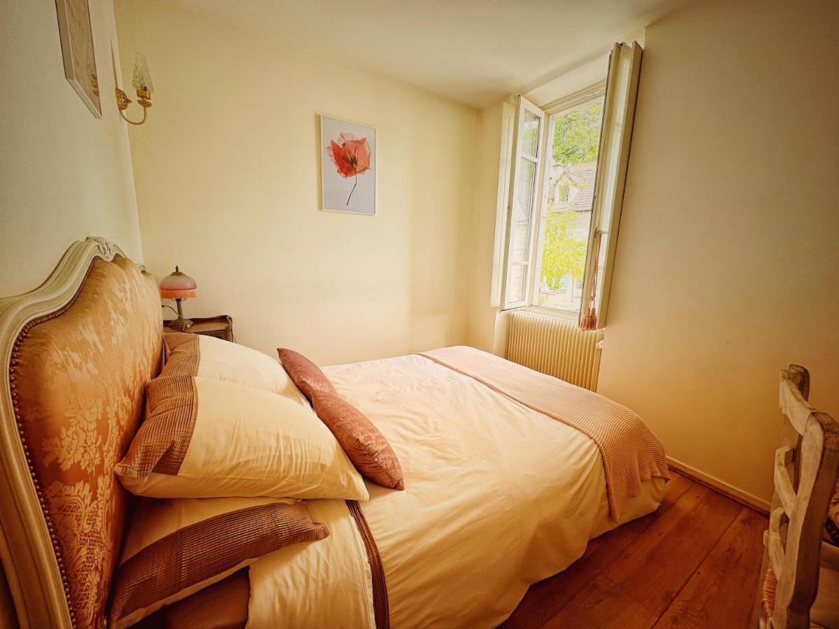 Hébergement de vacances Les Roches : Maison De Caractere Pour 15 Personnes Saint-Romain (Cote-d'or)